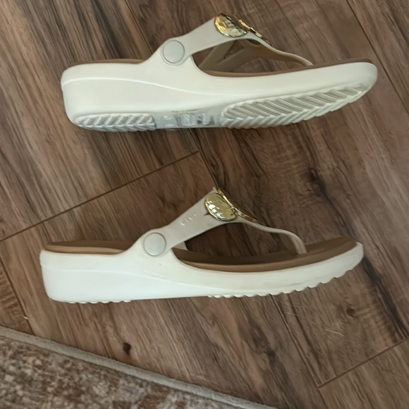 CROCS SANRAH WEDGE flip flops. White and gold. EUC and I mean EXCELLENT - Picture 2 of 7